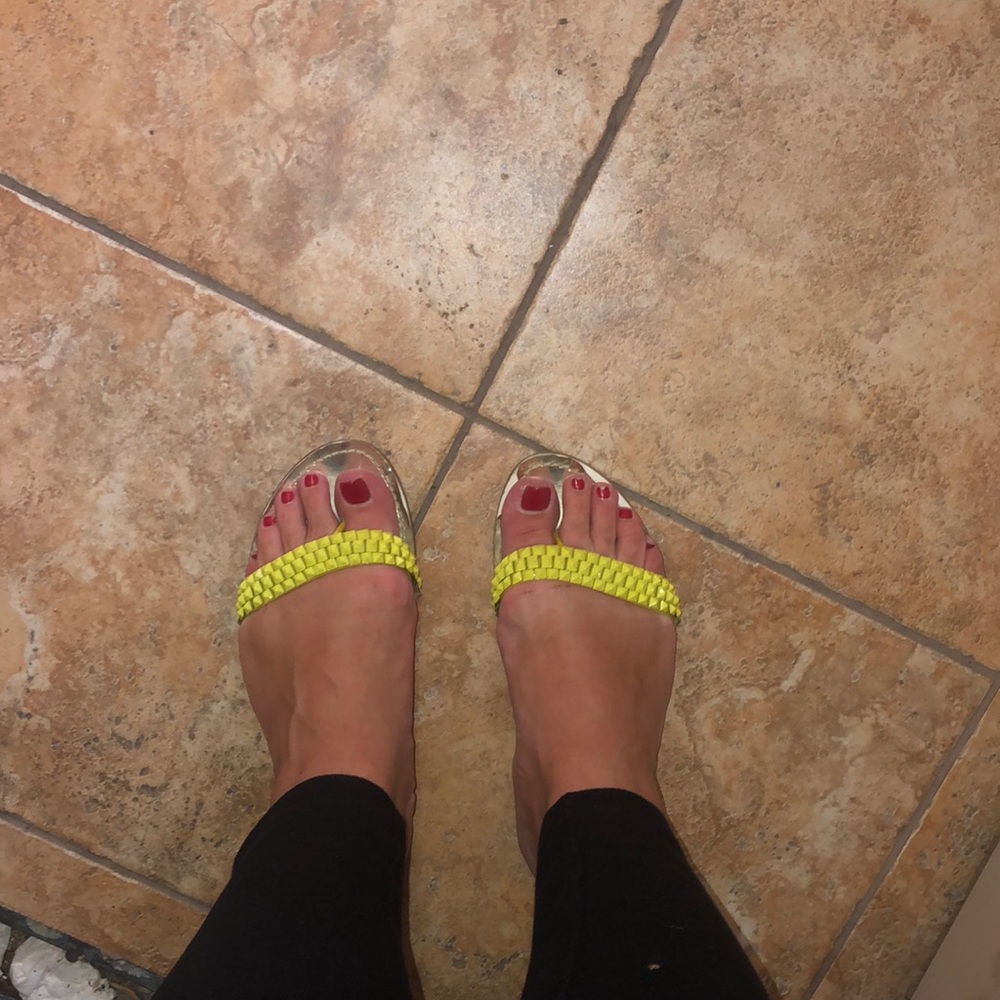 Flat sandal
